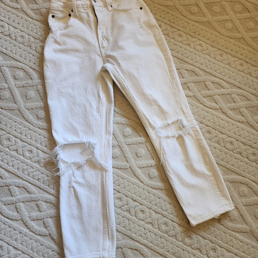ABERCROMBIE AND FITCH  MOM  HIGH RISE JEAN